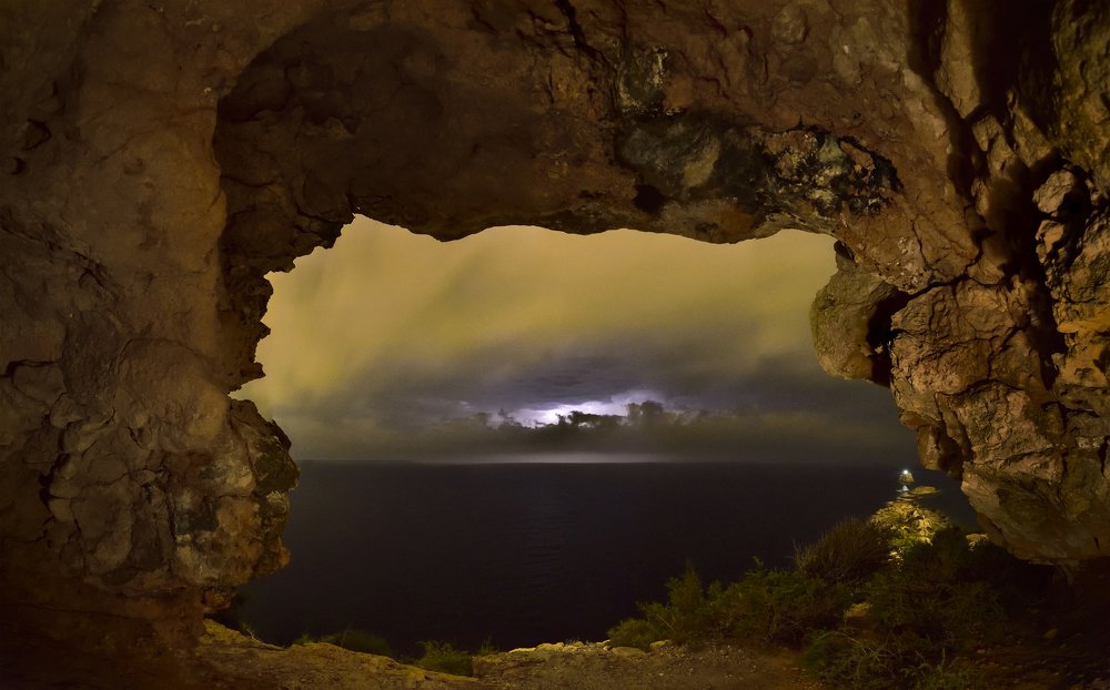 Skull. The eye of the storm