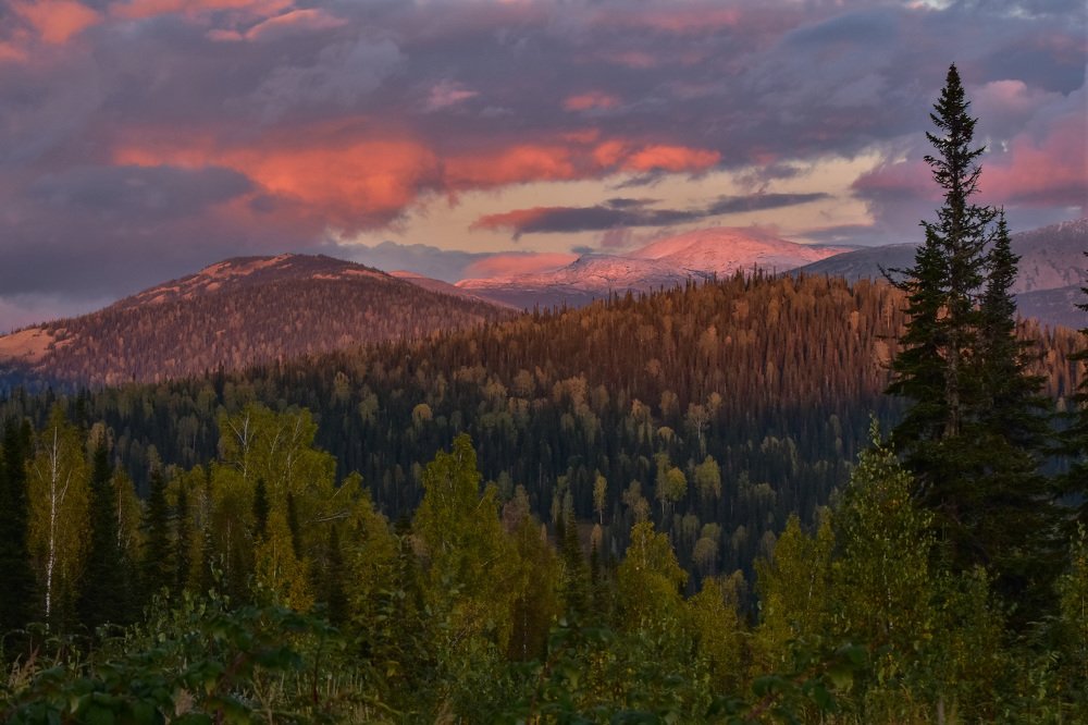 Вечерний закат на Поднебесных Зубьях