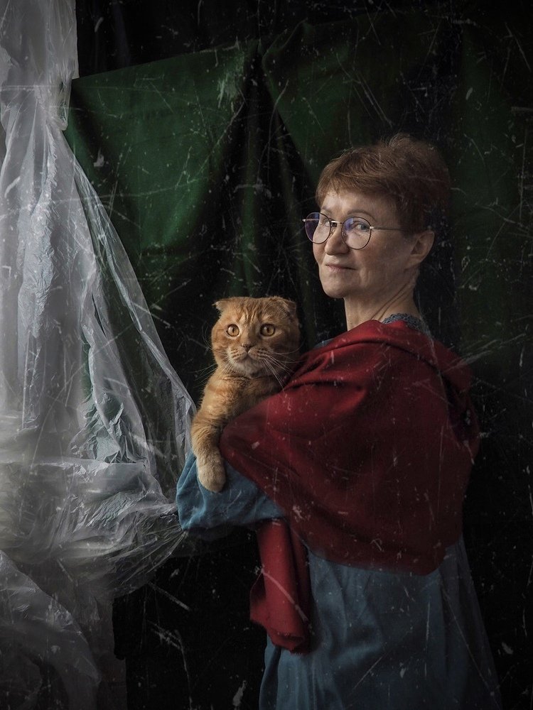 Женский портрет с котом.