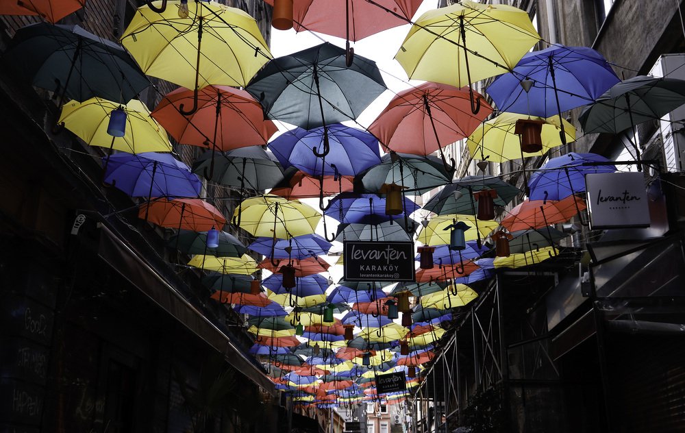 Installation of umbrellas  Istambul