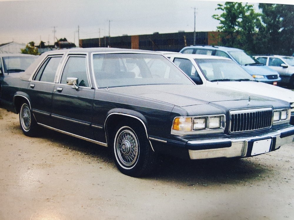 Классический автомобиль американской полиции