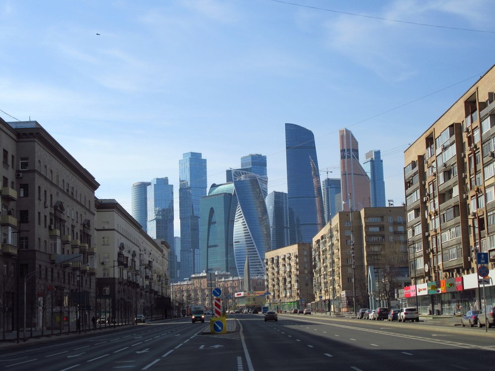 Старые и новые небоскребы.