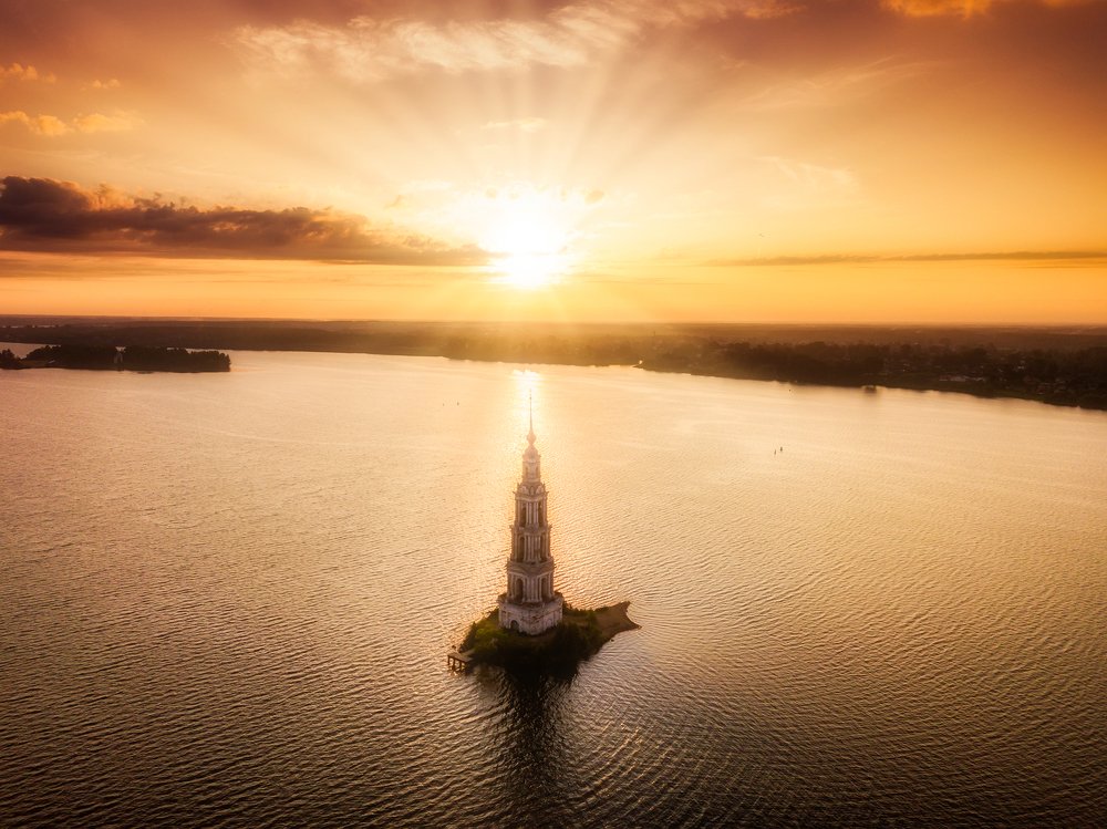 Знаменитая колязинская колокольня