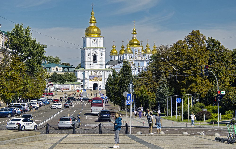 Миха́йловский Златове́рхий монасты́рь