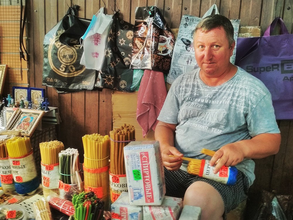 Продавец свечей