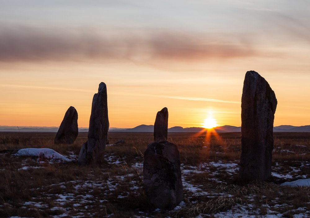 Курган на закате.