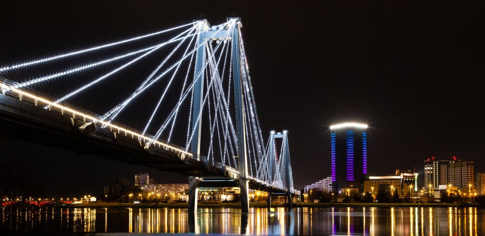 В свете неона