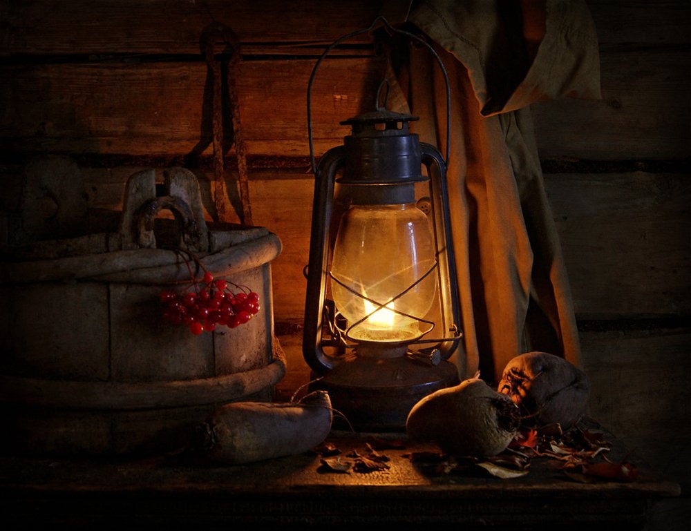 Натюрморт с лампой и свеклой