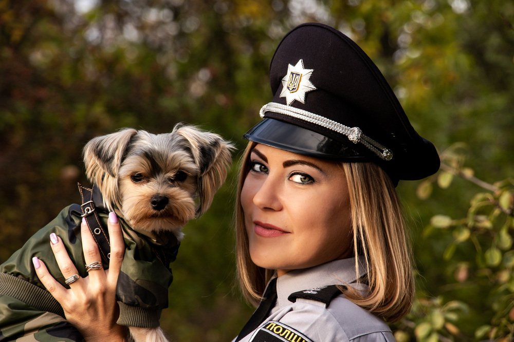 Украинская полицейская и ее друг Джамс