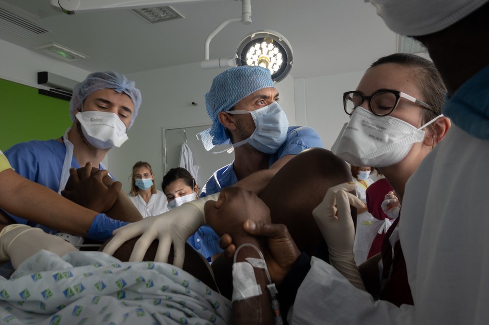 Twins difficult birth