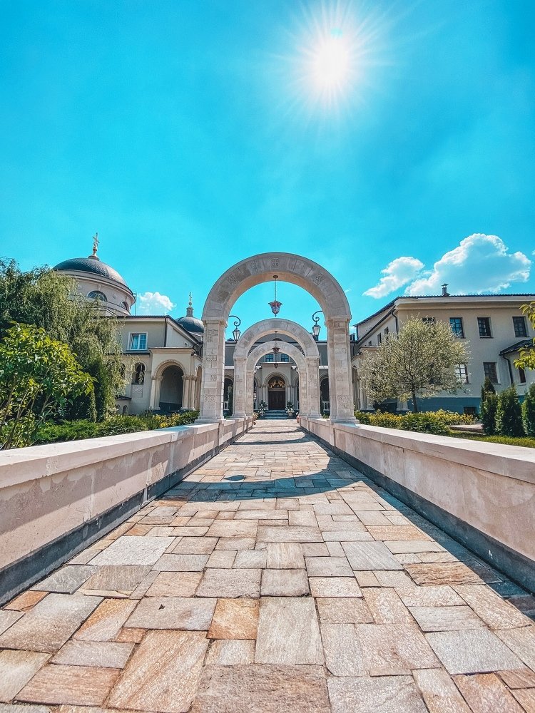 Ново-Тихвинский монастырь