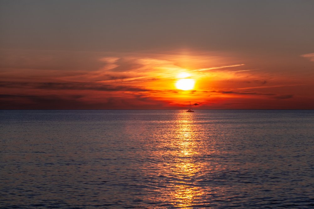 Погрезим о морском просторе!