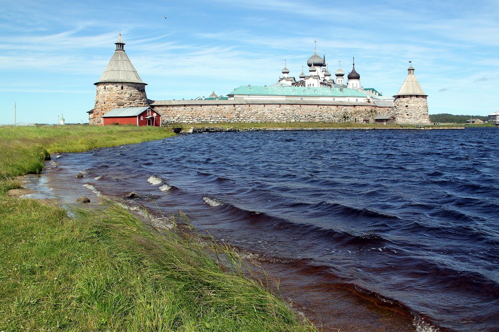 Вид на Соловецкий монастырь