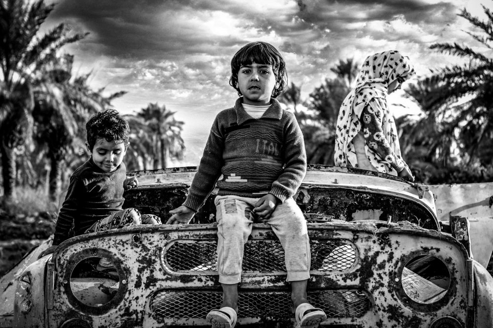 Photograph by ALMERZA MUNTATHER