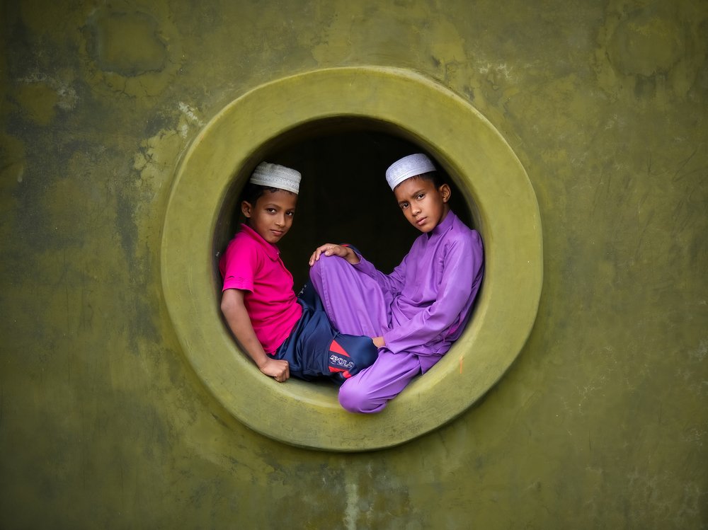 Two brothers in a circle