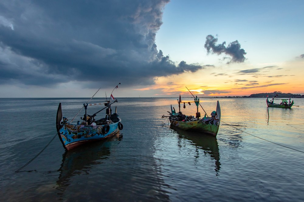 Cloudy against sunny