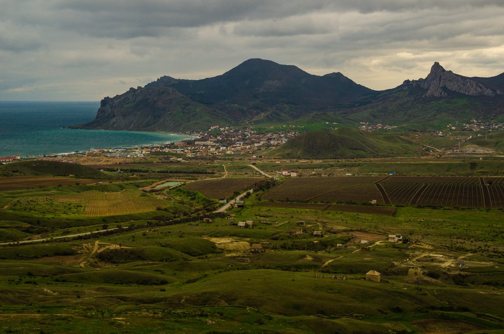 Вид на Коктебель и гору Кара - Даг.