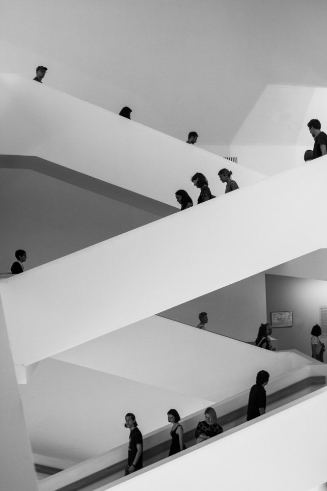 Вниз -вверх,суета .