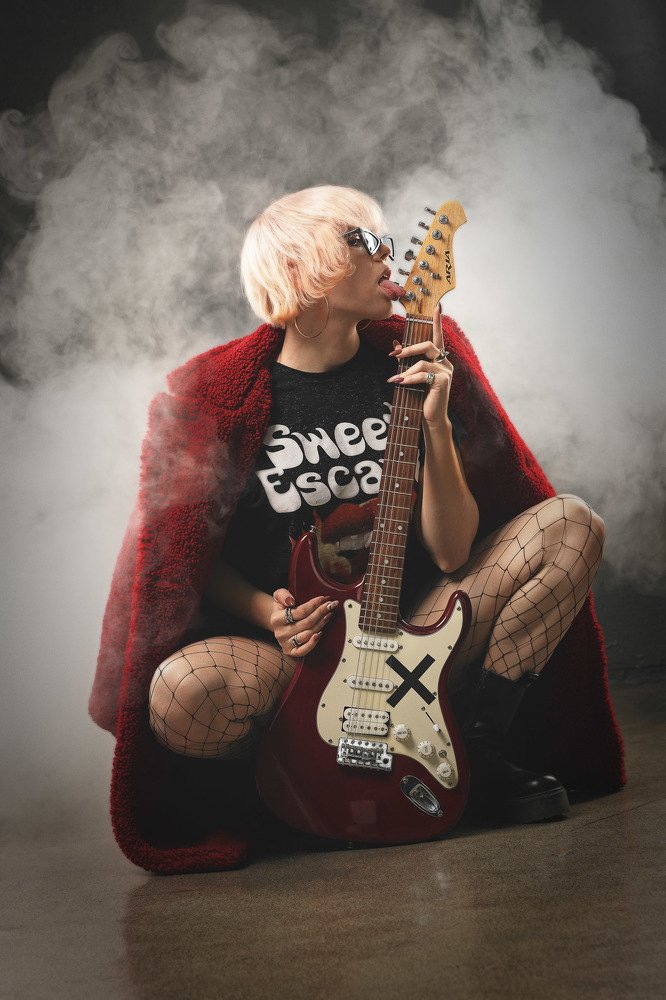 Гитаристка