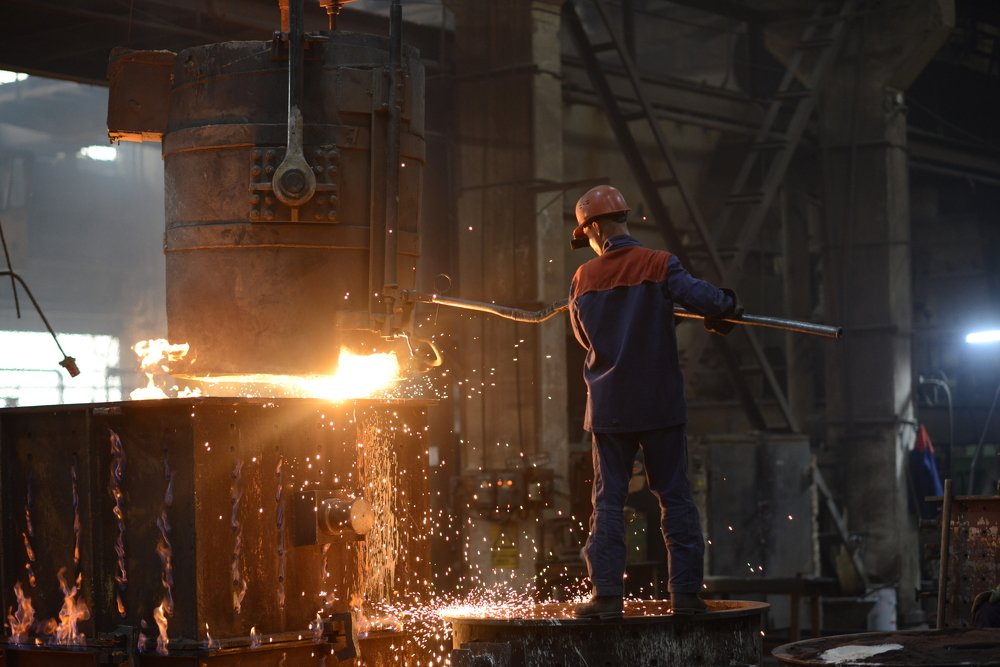 Литейный цех в работе
