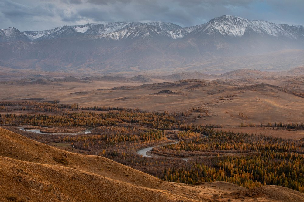 Алтай. Течение и снег.