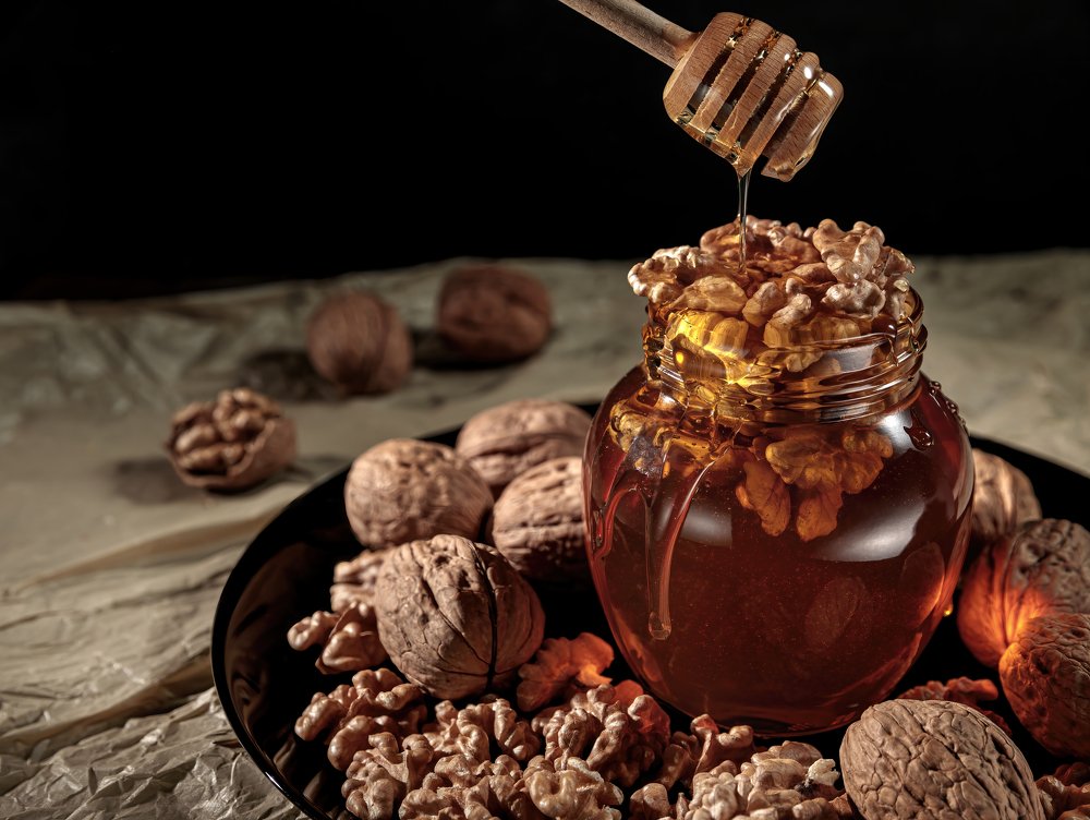Honey with walnuts