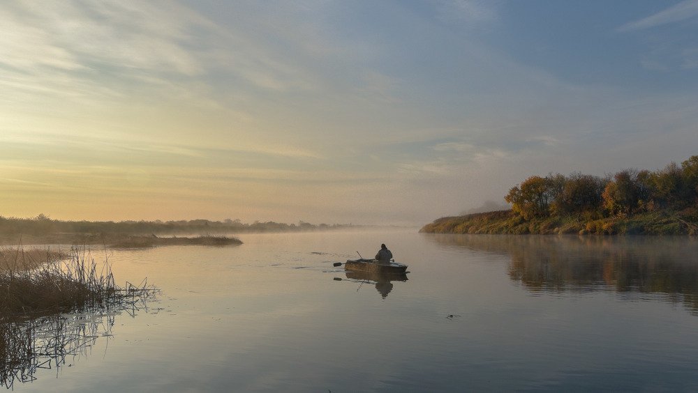 На осенней реке