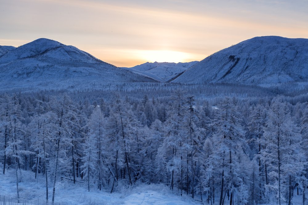 Восход солнце на Полюсе Холода Оймяконе.