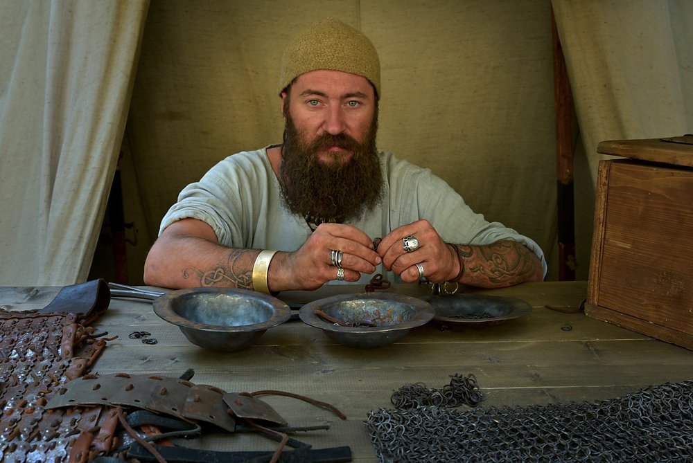 Кольчужных дел мастер