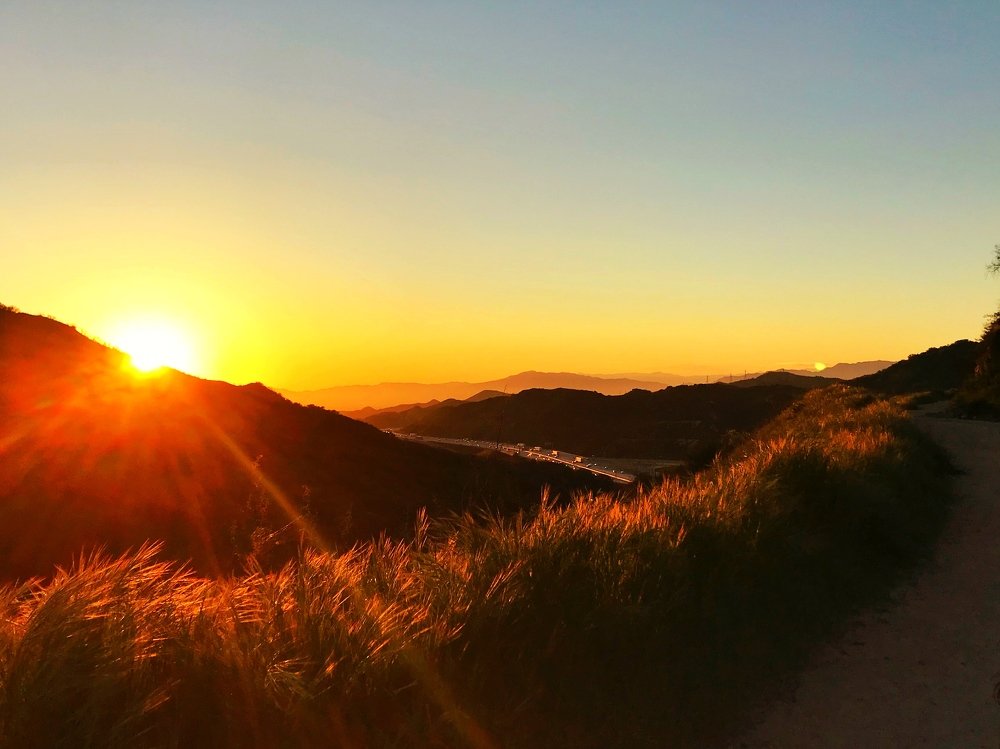 10 golden seconds. Sunset over Los Angeles Mountains
