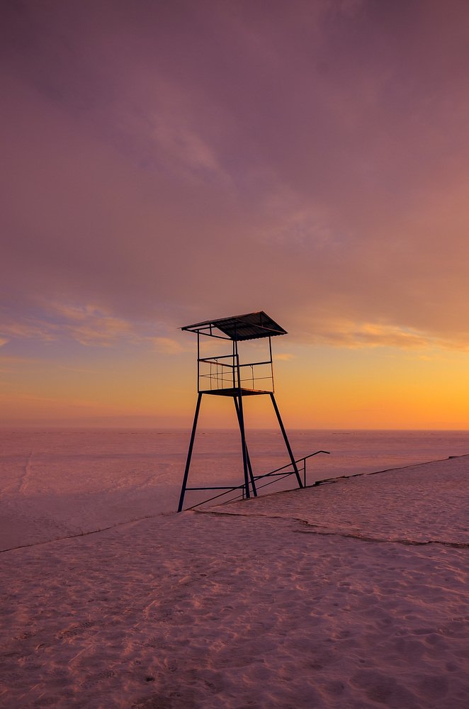 На закате дня.