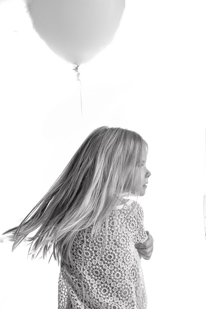 Девочка с шариком