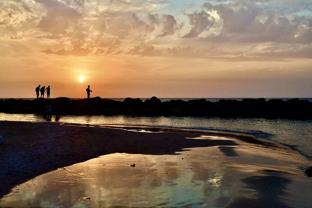 Закат на Средиземном море