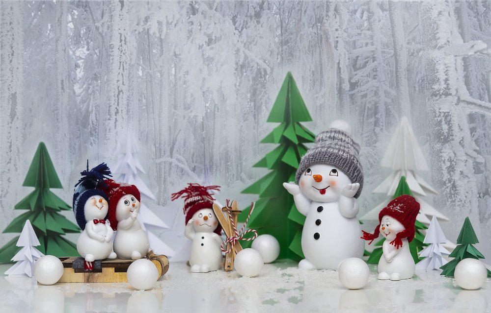 Новогодние забавы снеговиков.