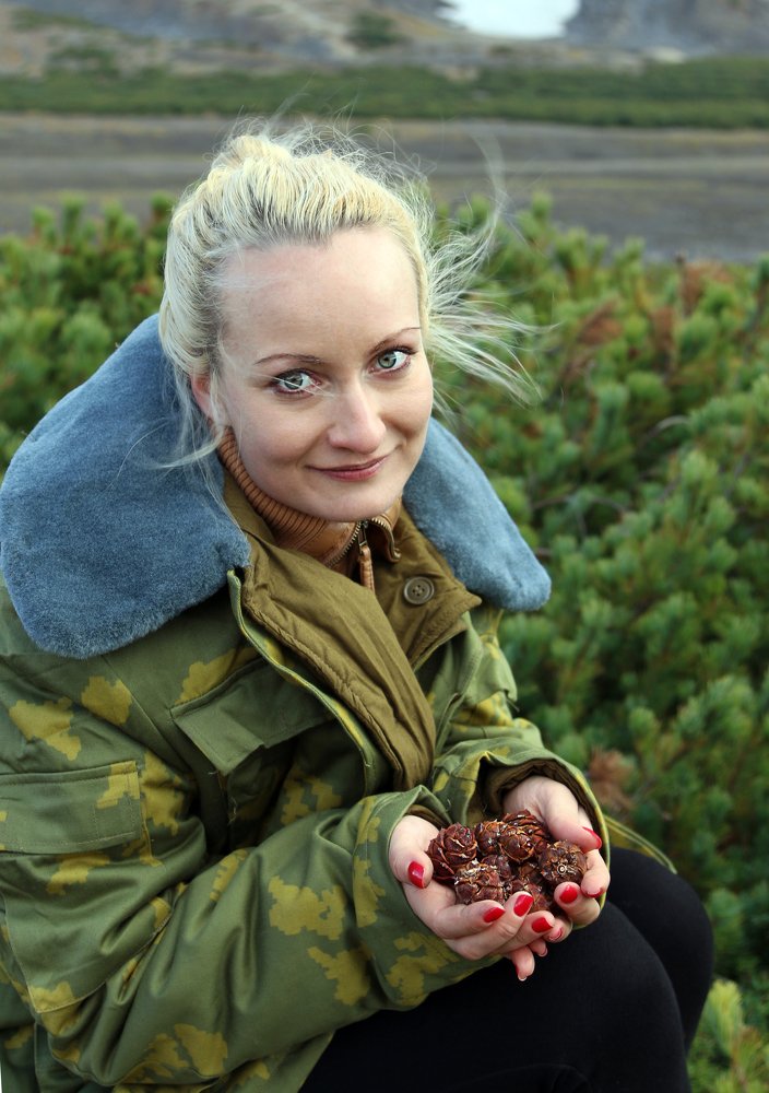 Анечка с шишками.