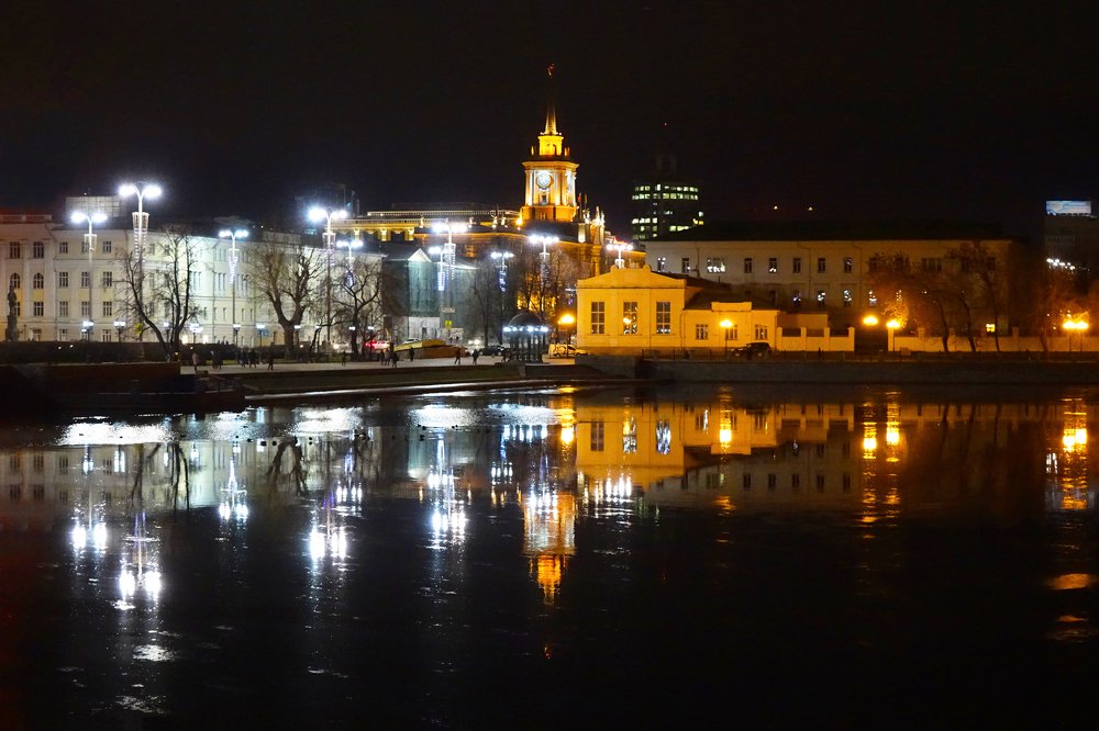 Отблески городских огней…