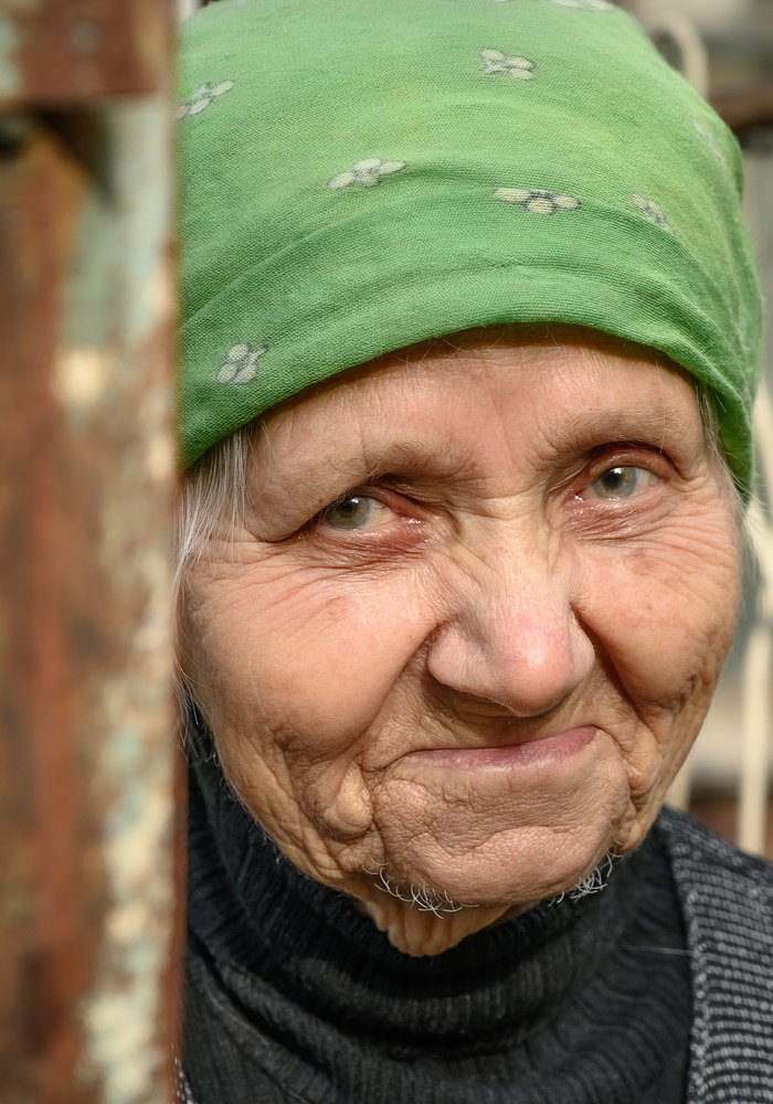 Рассказ про бабушку, живущую рядом с развалинами дворца Русского мецената прошлого века Смецкого Н.Н.