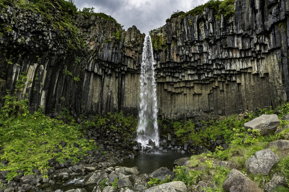 Чёрный водопад