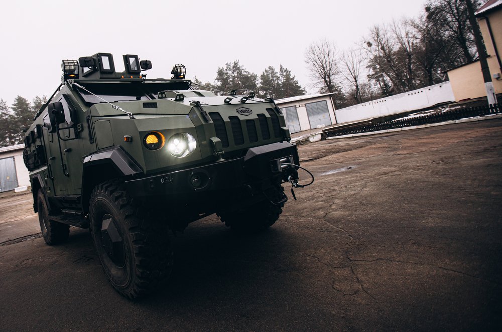 Бронированный автомобиль