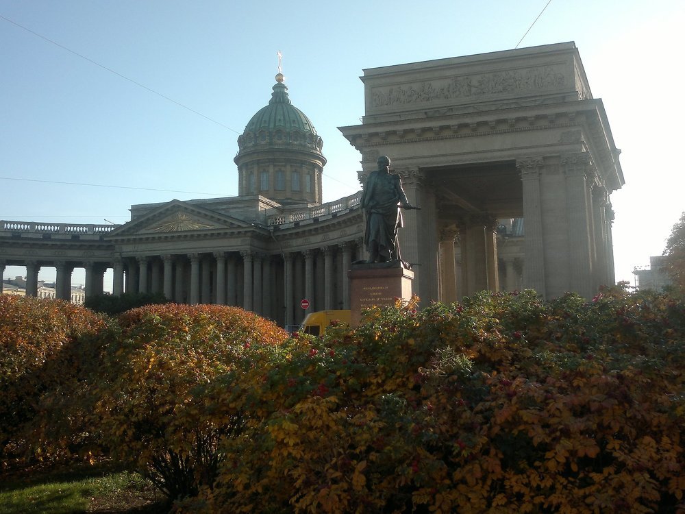 Казанский собор осенью.