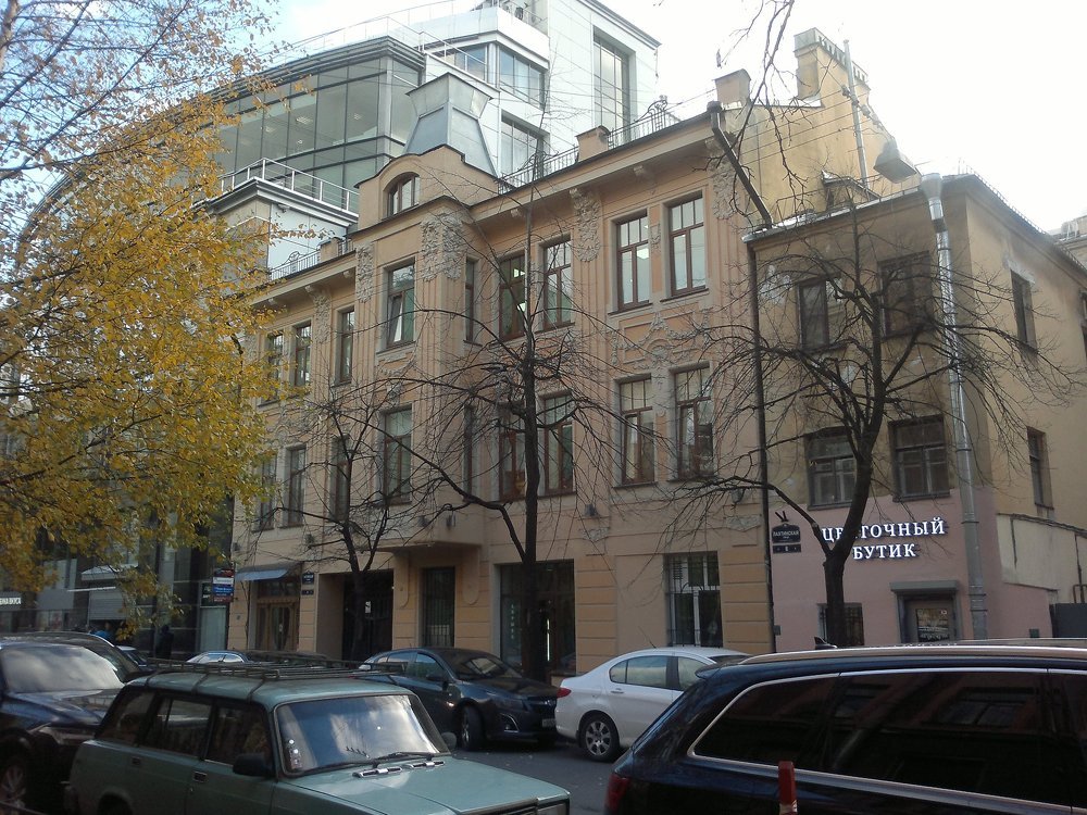 Улица Петербурга.