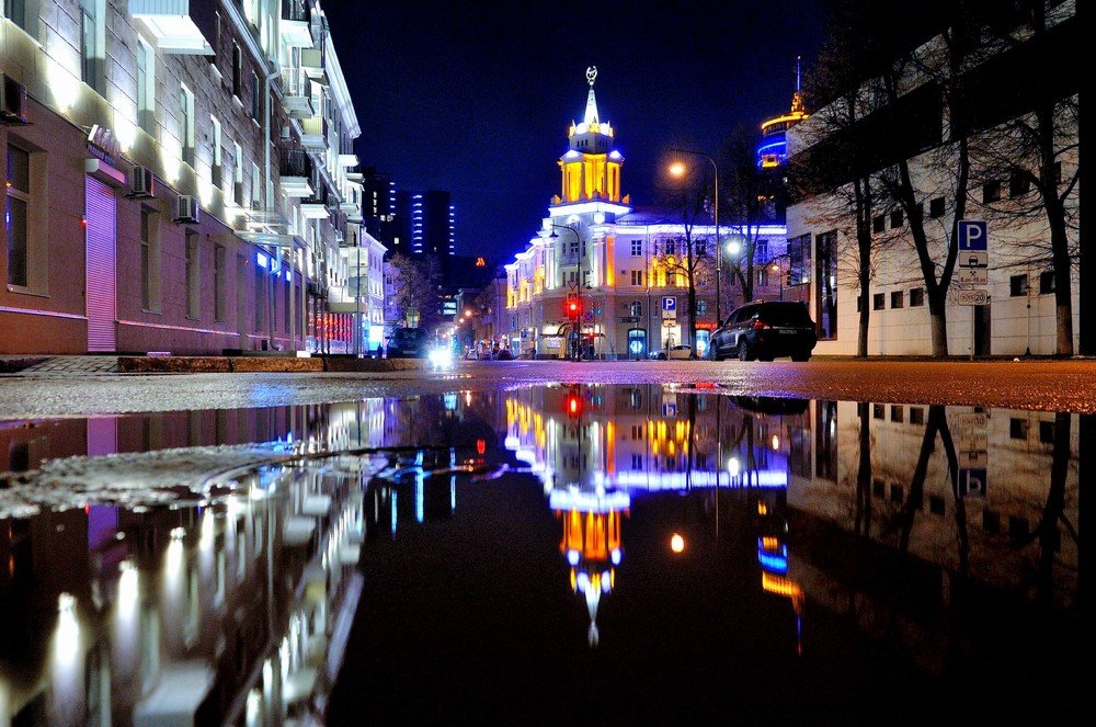 Вечерние улицы после дождя. (Evening streets after rain.)