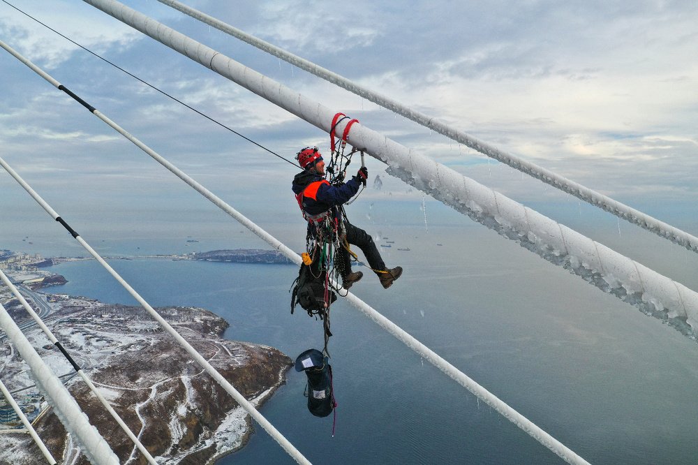 Тяжёлая работа / Hard work