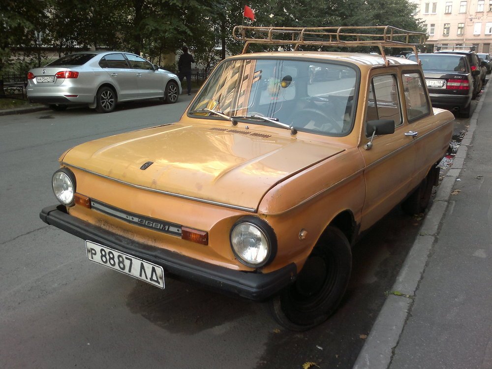 На улицах города.