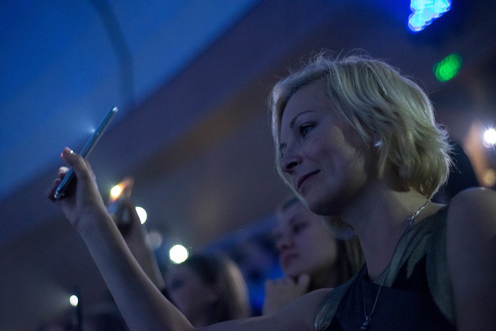 Настоящим эмоции