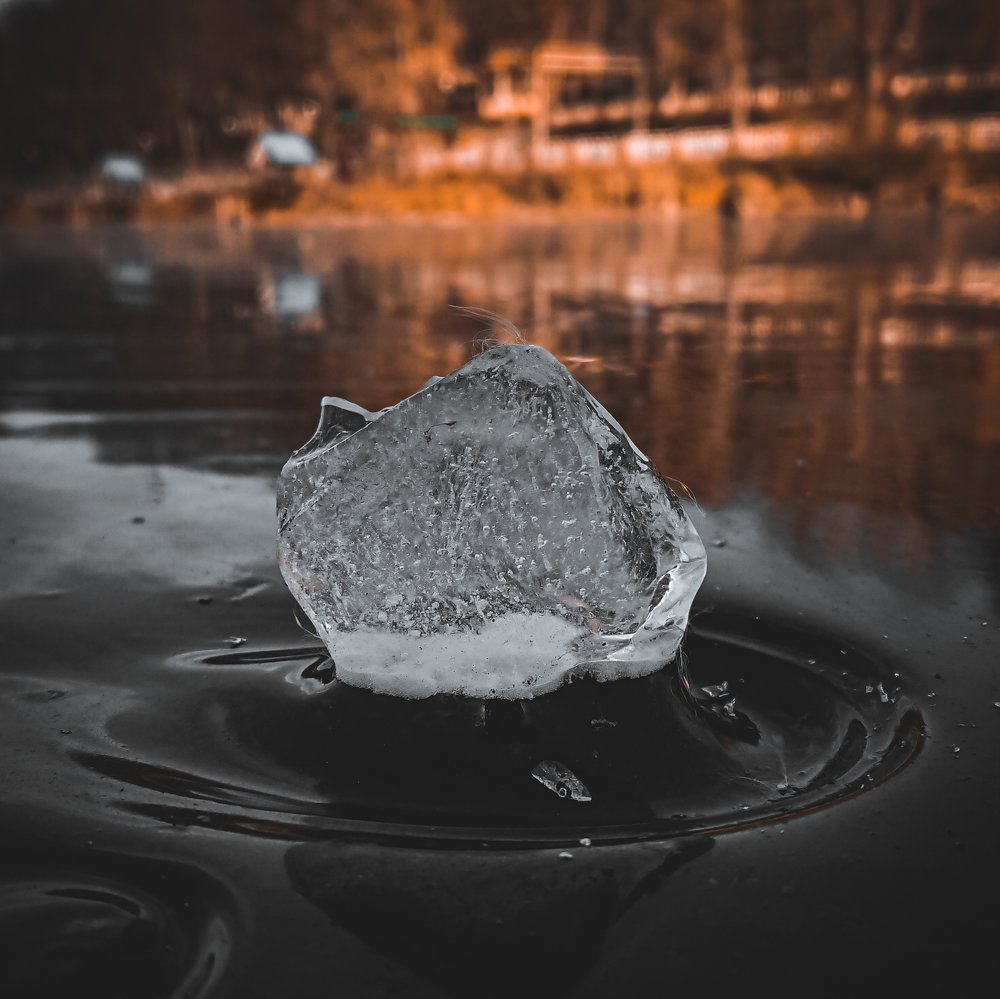 Вода... Твёрдая...