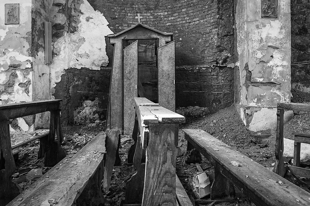 Il Confessionale (The confessional)