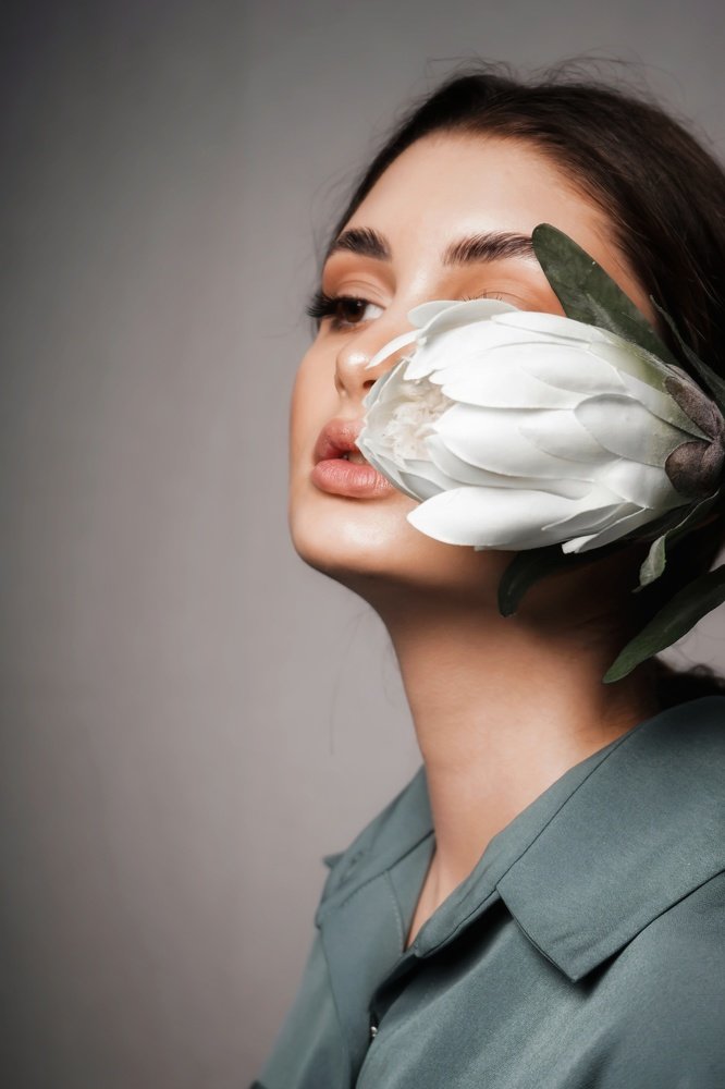 Она как цветок...