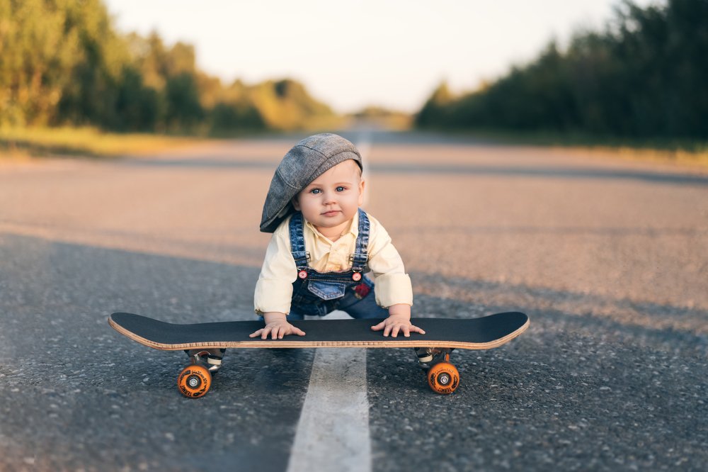 Юный скейтер