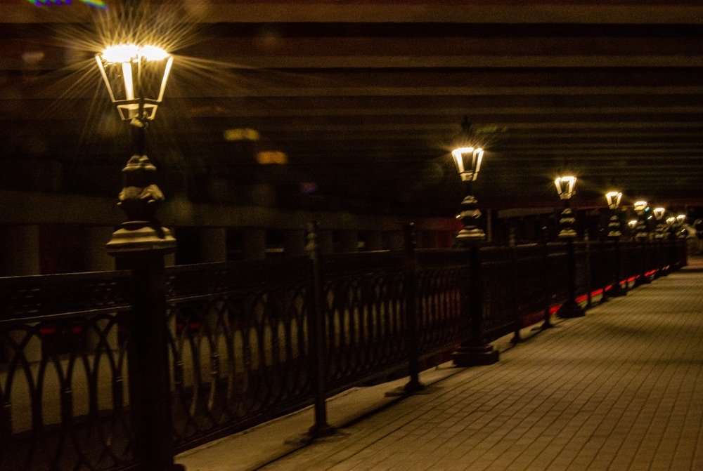 Ночь. Улица. Фонарь.